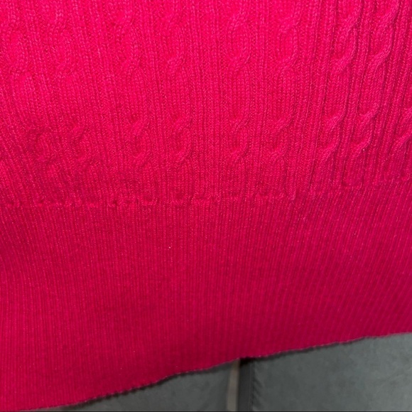 Tommy Hilfiger Women’s Cable Knit V-Neck Sweater – Size XL (Fits Like Medium) - Picture 5 of 10